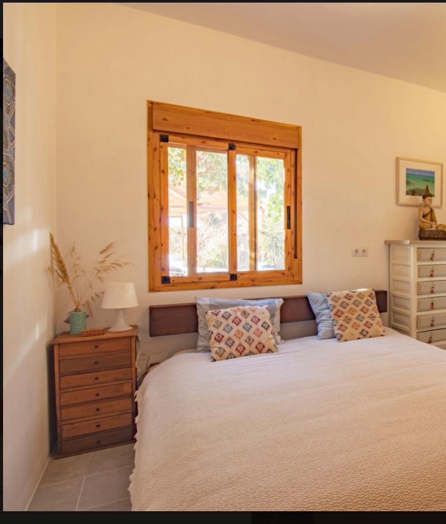 Table de chevet avec tiroirs, Maison & Meubles, Moins de 45 cm, Enlèvement, Utilisé, 55 à 70 cm