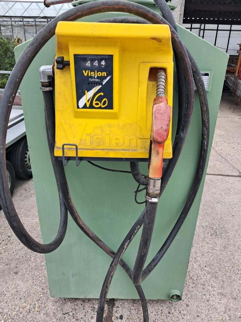 Mazouttank 4000 liter met pompinstallatie, Ophalen