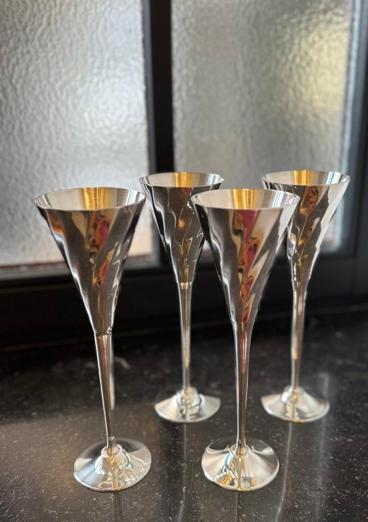 4 flûtes à champagne plaqué argent, Enlèvement