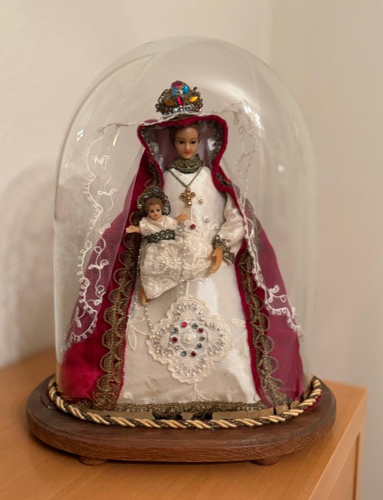 maria beeld onder globe rode kleren, Antiek en Kunst, Ophalen