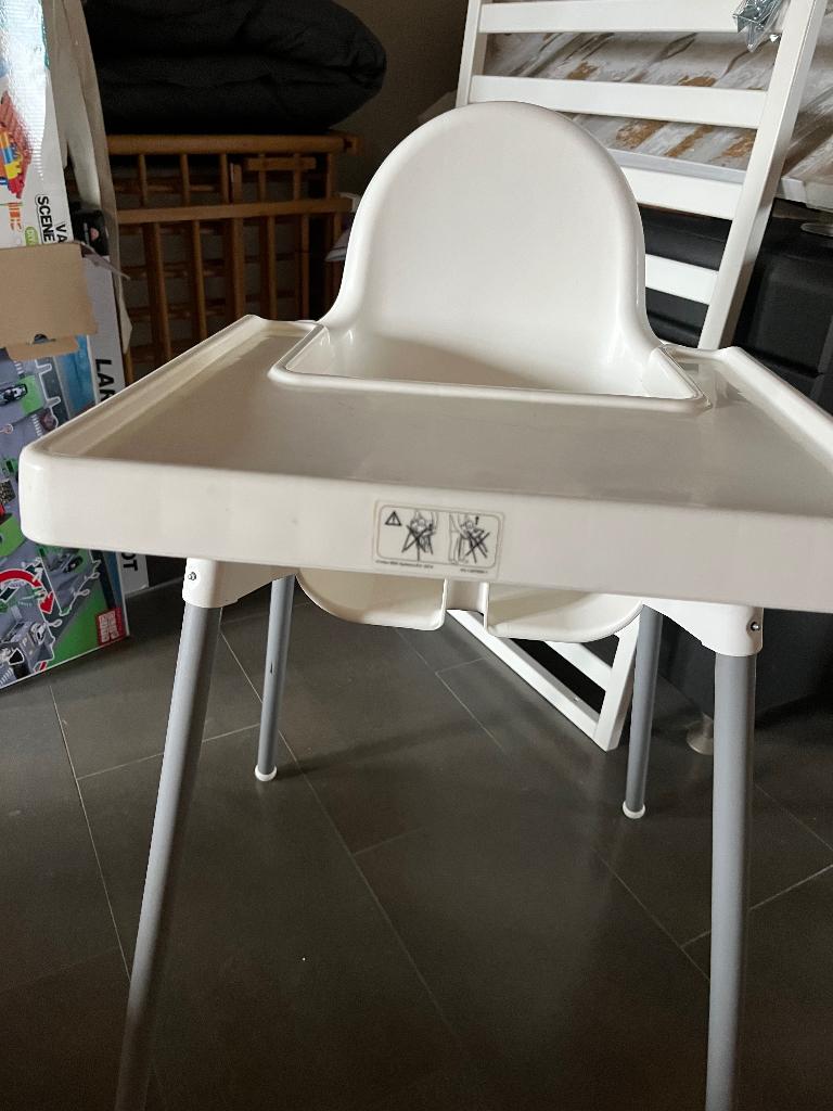 Kindereetstoel model Ikea, Kinderen en Baby's, Kinderstoelen, Ophalen, Zo goed als nieuw, Overige typen, Afneembaar eetblad