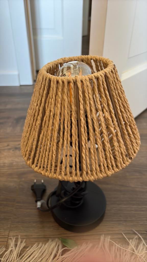 Lampe de table en rotin à vendre, Enlèvement, Comme neuf