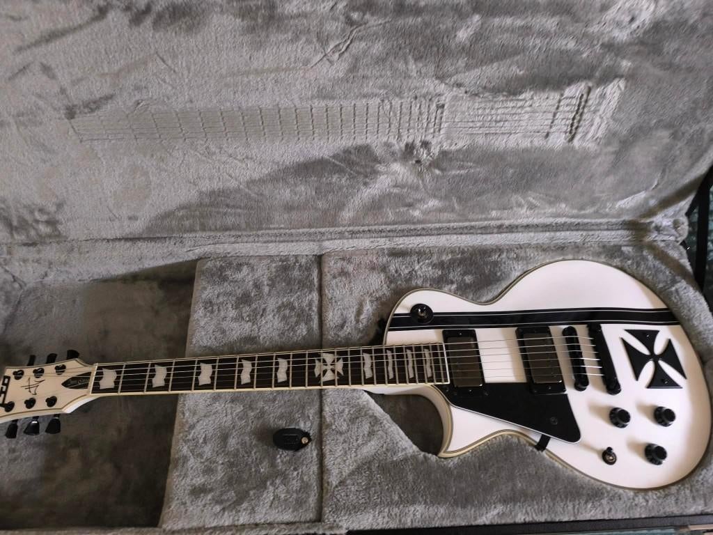 LTD iron cross Gaucher / James Hetfield, Muziek en Instrumenten, Snaarinstrumenten | Gitaren | Elektrisch, Ophalen, Zo goed als nieuw