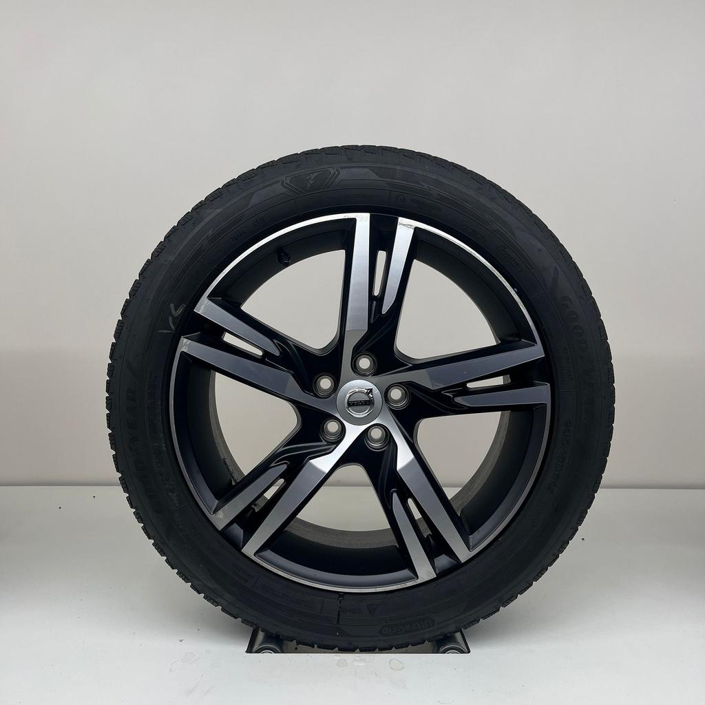 Volvo XC40 - 19 inch - winterbanden, Auto-onderdelen, 19 inch, Gebruikt, Banden en Velgen, 235 mm
