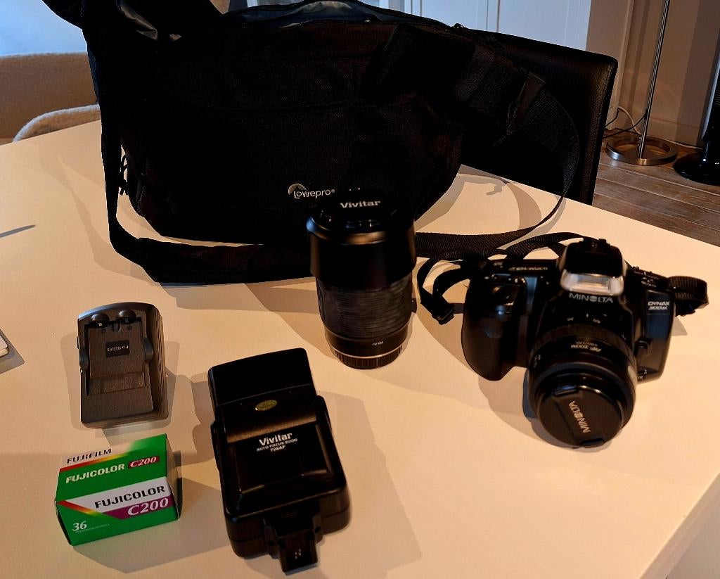 Appareil photo réflex Minolta Dynax 300si + objectifs etc., Ophalen, Zo goed als nieuw, Minolta
