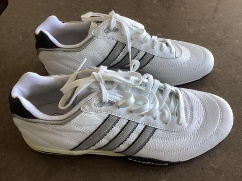 Een paar damessportschoenen., Adidas, Wit, Nieuw, Ophalen