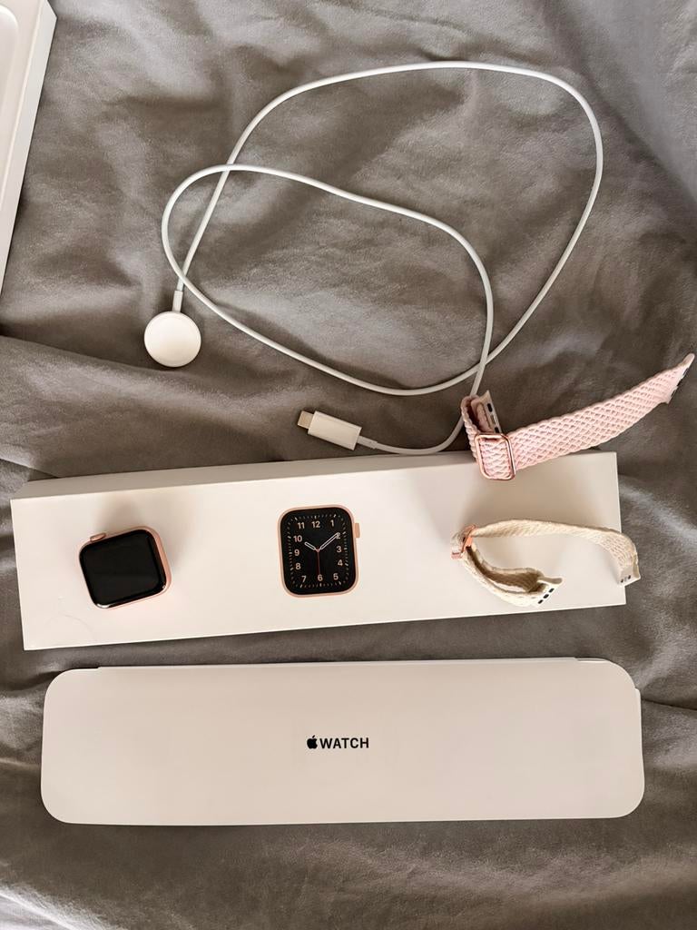 apple watch se 40mm gold alu sand sport band gps 2020, Enlèvement, GPS, Comme neuf