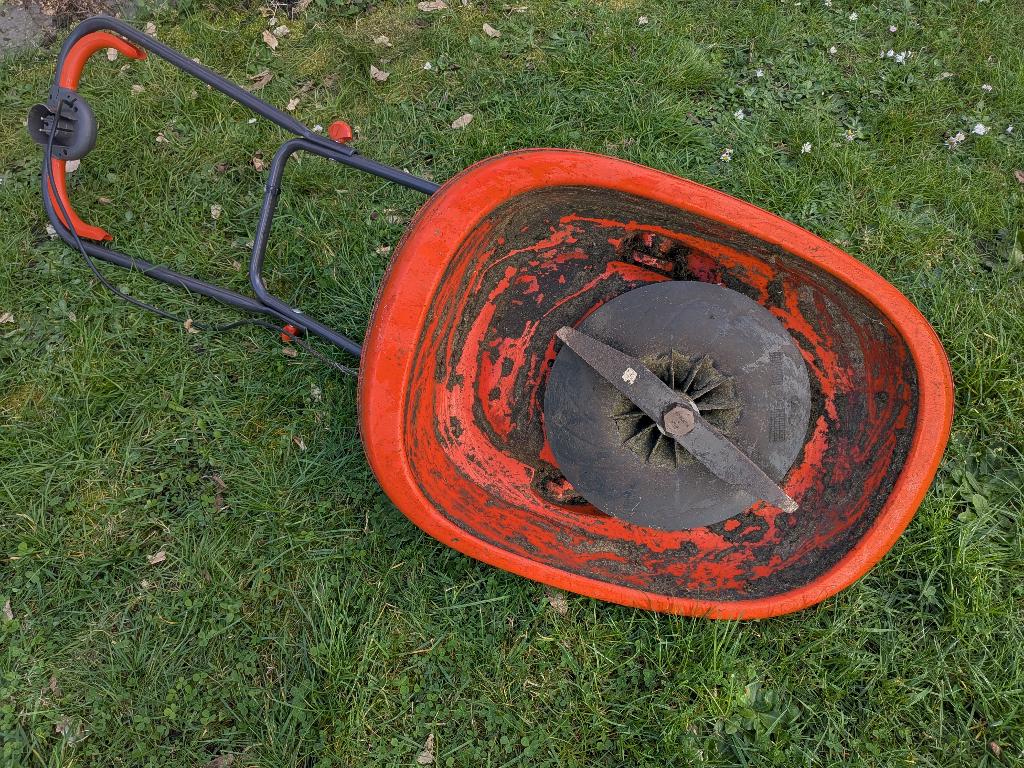 Tondeuse FLYMO, Jardin & Terrasse, Tondeuses à gazon, Utilisé, 40 à 49 cm, Tondeuse sur coussin d'air, Démarrage électrique, Enlèvement