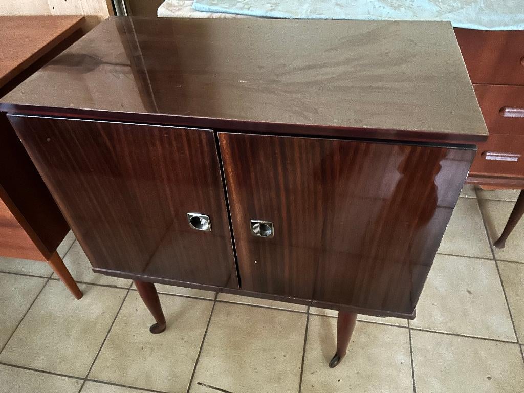 Vintage klein kastje in fineer mahoniehout op wieltjes, Huis en Inrichting, Kasten | Overige, Ophalen