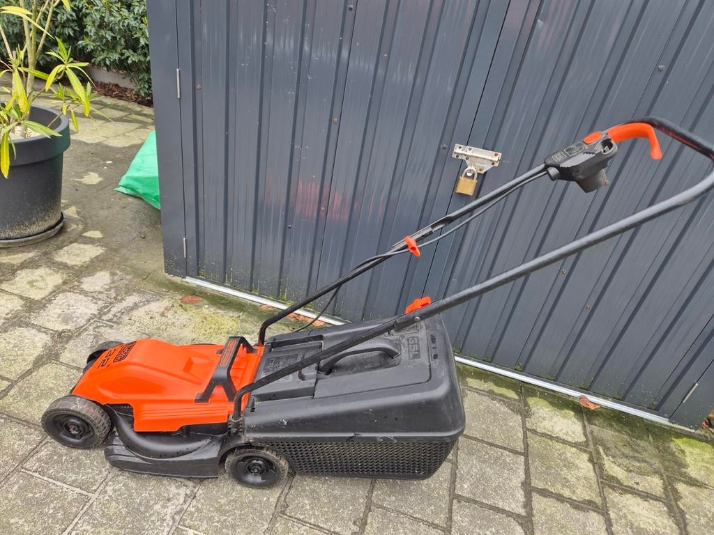 Black+Decker grasmaaier 1200W BEMW451-QS 32 cm, Jardin & Terrasse, Tondeuses à gazon, Enlèvement