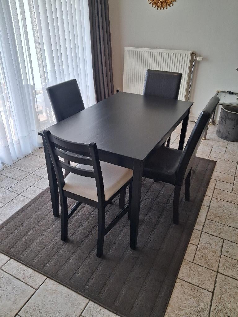 TABLE 4 PERSONNES + 4 CHAISES, 100 à 150 cm, Quatre personnes, Comme neuf, Enlèvement