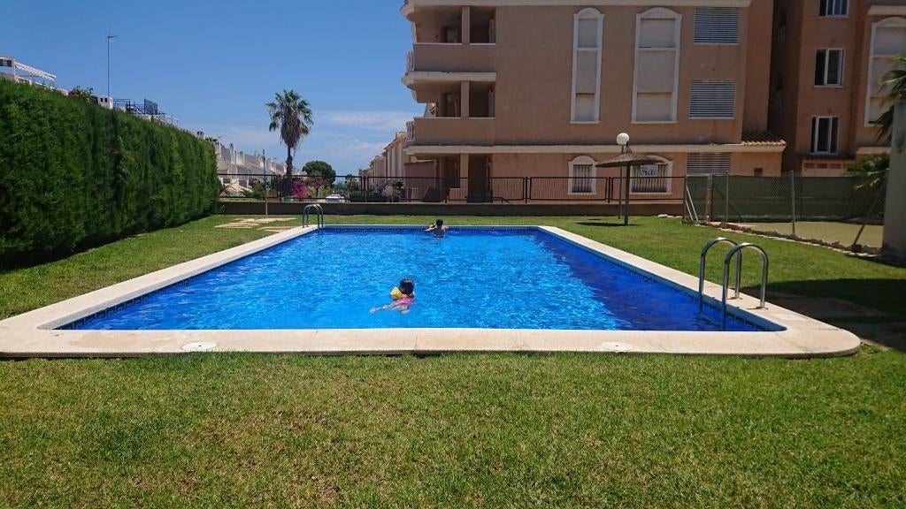 Penthouse op 300 m wandelafstand van de zee in Cabo Roig, Immo