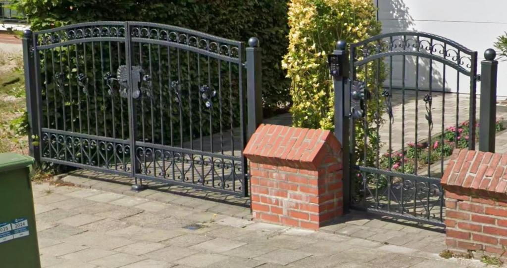 Smeedijzeren sierpoort set – dubbele poort + looppoort, Tuin en Terras, Tuinhekken en Hekwerk, Gebruikt, Sierhekwerk, IJzer, Met poort