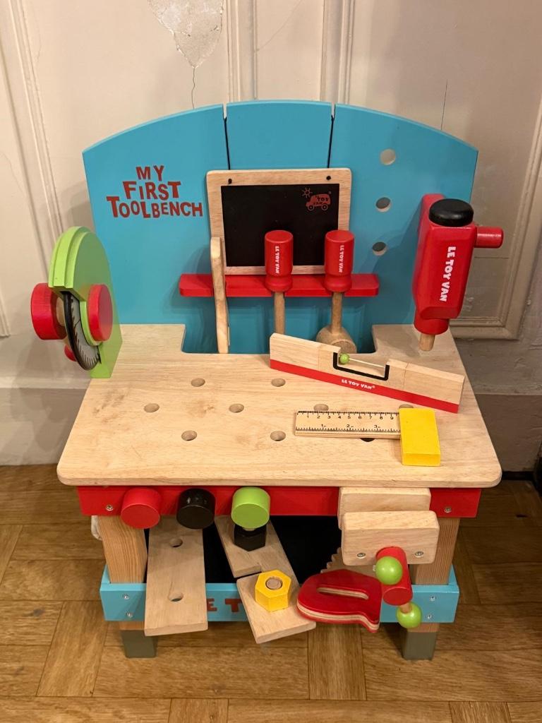 Le Toy Van „Mon Premier Atelier” houten werkbank, Kinderen en Baby's, Speelgoed | Houten speelgoed, Ophalen, Gebruikt, Meubelstuk of Keukentje