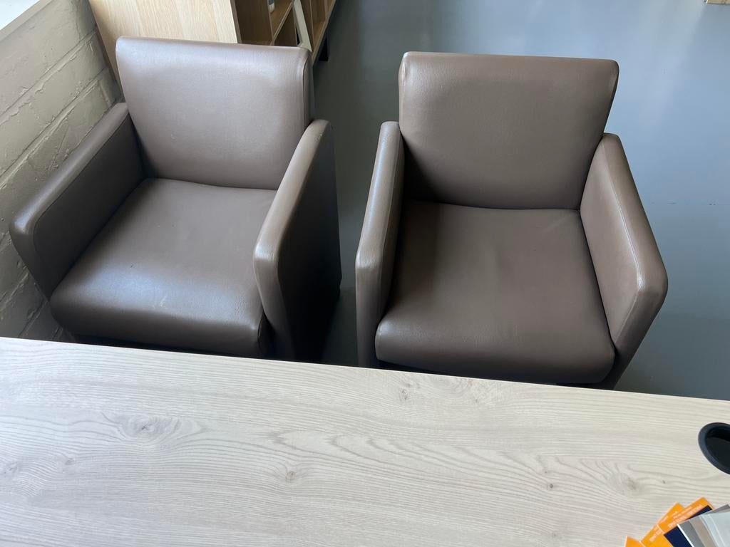 3 moderne stoelen op wieltjes, Huis en Inrichting, Stoelen, Ophalen, Zo goed als nieuw, Bruin