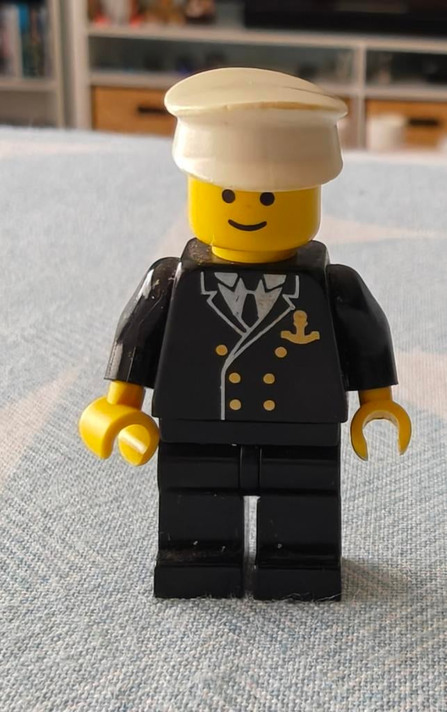 Vintage Lego Miniguur van een boot Kapitein town thema, Kinderen en Baby's, Speelgoed | Duplo en Lego, Ophalen of Verzenden, Zo goed als nieuw