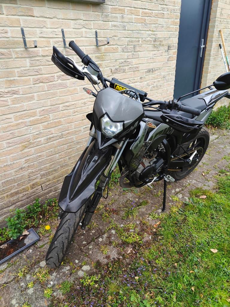 Sherco Blackmoon 50cc 09/2023, Fietsen en Brommers, Brommers | Crossbrommers, Zo goed als nieuw, Overige merken, Ophalen