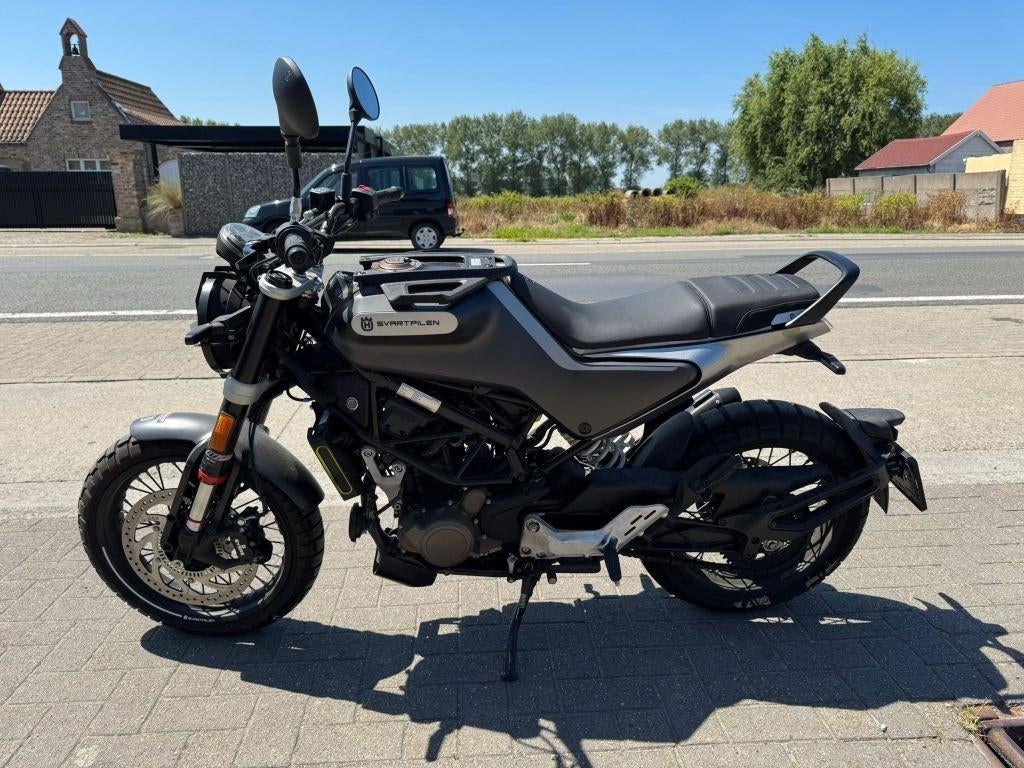 Husqvarna 	Svartpilen 125, Motos, Motos | Husqvarna, Entreprise, 125 cm³, Jusqu'à 11 kW