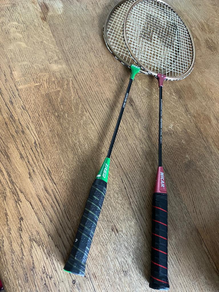 2 Badminton rackets met hoes, Sports & Fitness, Badminton, Utilisé, Raquette(s), Enlèvement