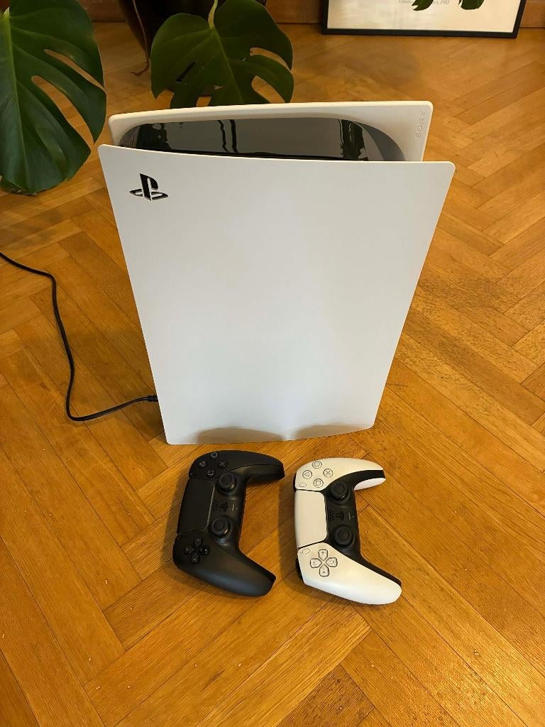 PS5 digital & 2 controllers, Games en Spelcomputers, Ophalen, Zo goed als nieuw, Playstation 5 Digital