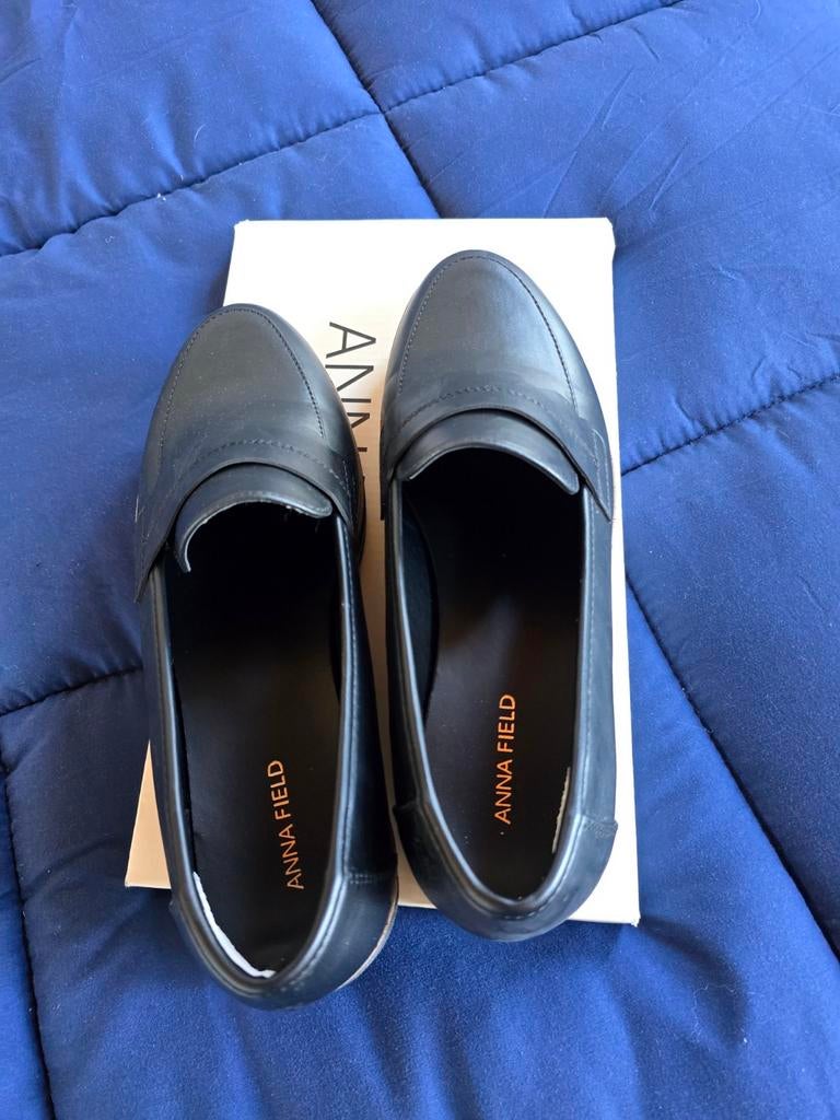 Chaussures en très bon état jamais porté neuf T40, Ophalen of Verzenden, Zwart