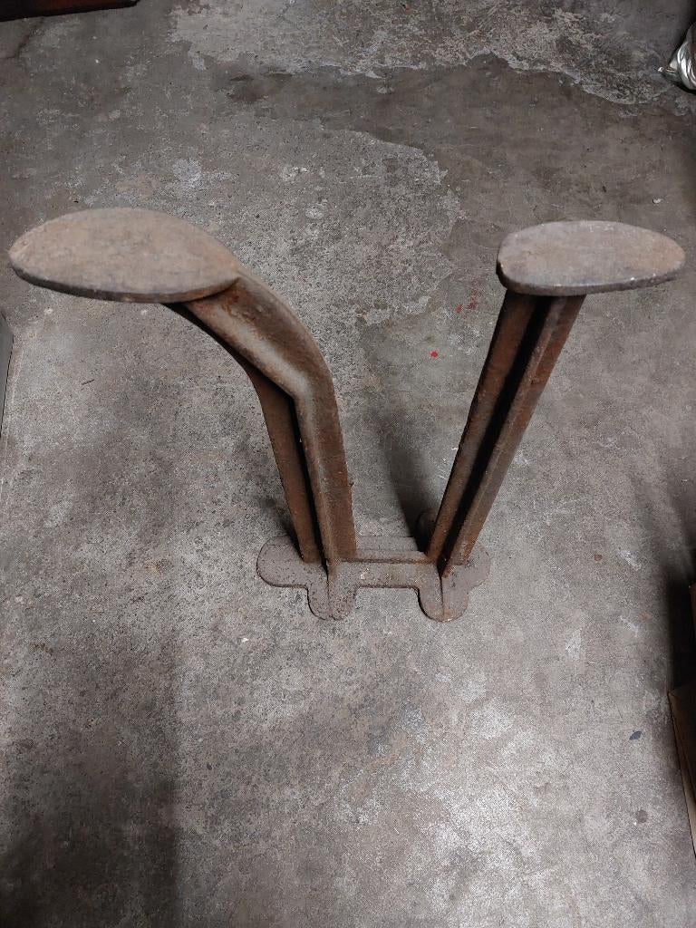 Aambeeld van de schoenmaker, Ophalen