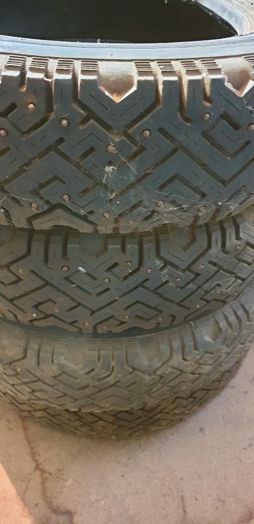 PNEUS NEIGE ET BOUE A CLOUS, Autos : Pièces & Accessoires, Pneus & Jantes, Pneu(s), Pneus hiver, 14 pouces, Enlèvement ou Envoi