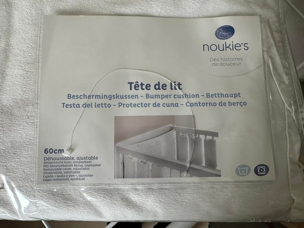 Noukies Bescherm kussen voor baby bedje 60cm, Ophalen, Nieuw
