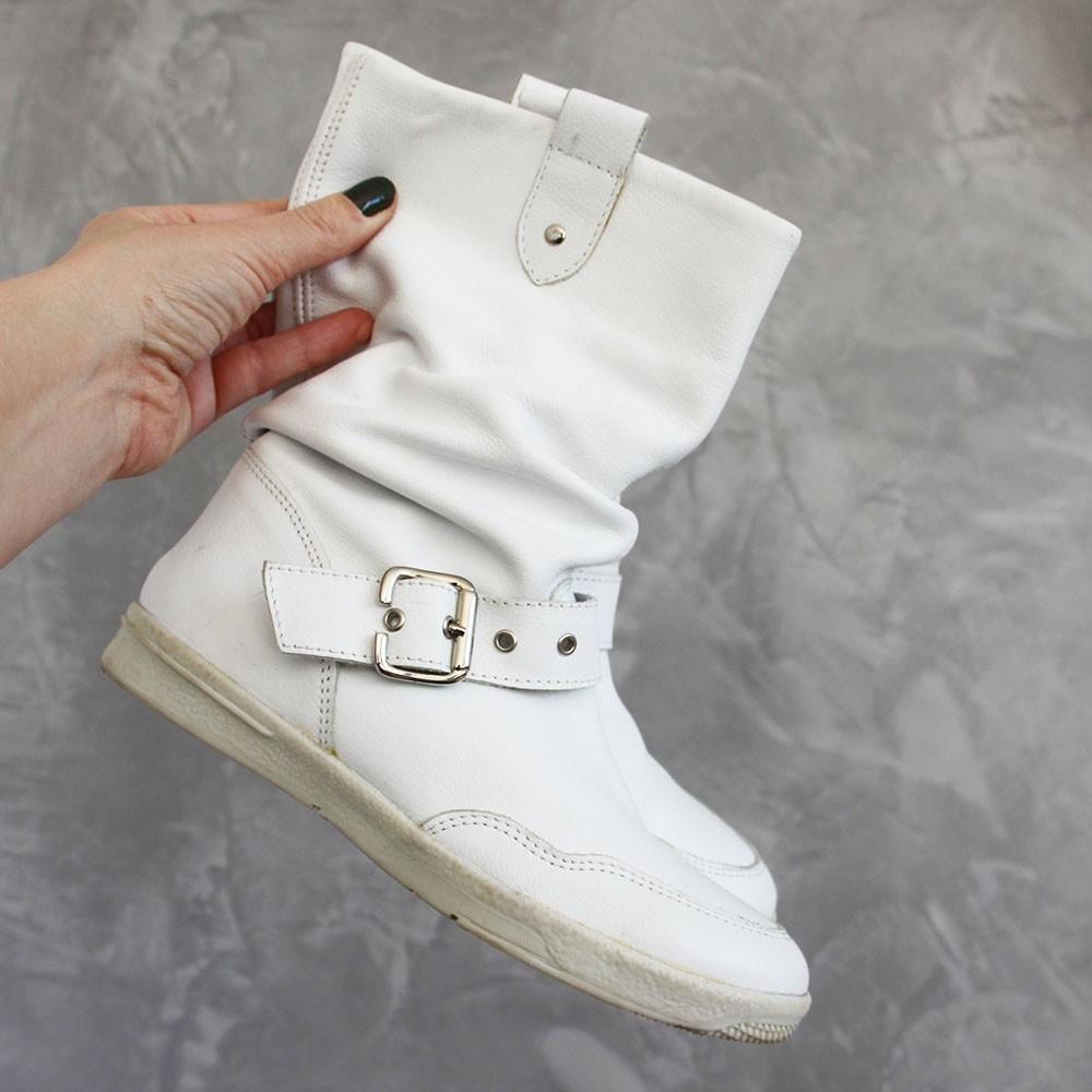 Belles bottes vintage en cuir blanc s13 (taille 36) €50, -, Vêtements | Femmes, Comme neuf, Vintage, Boots et Botinnes, Blanc