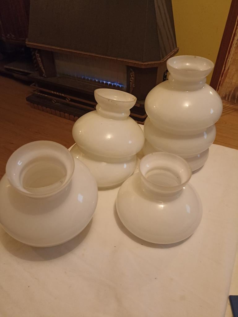 Abats jours en opaline blanche., Maison & Meubles, Enlèvement ou Envoi