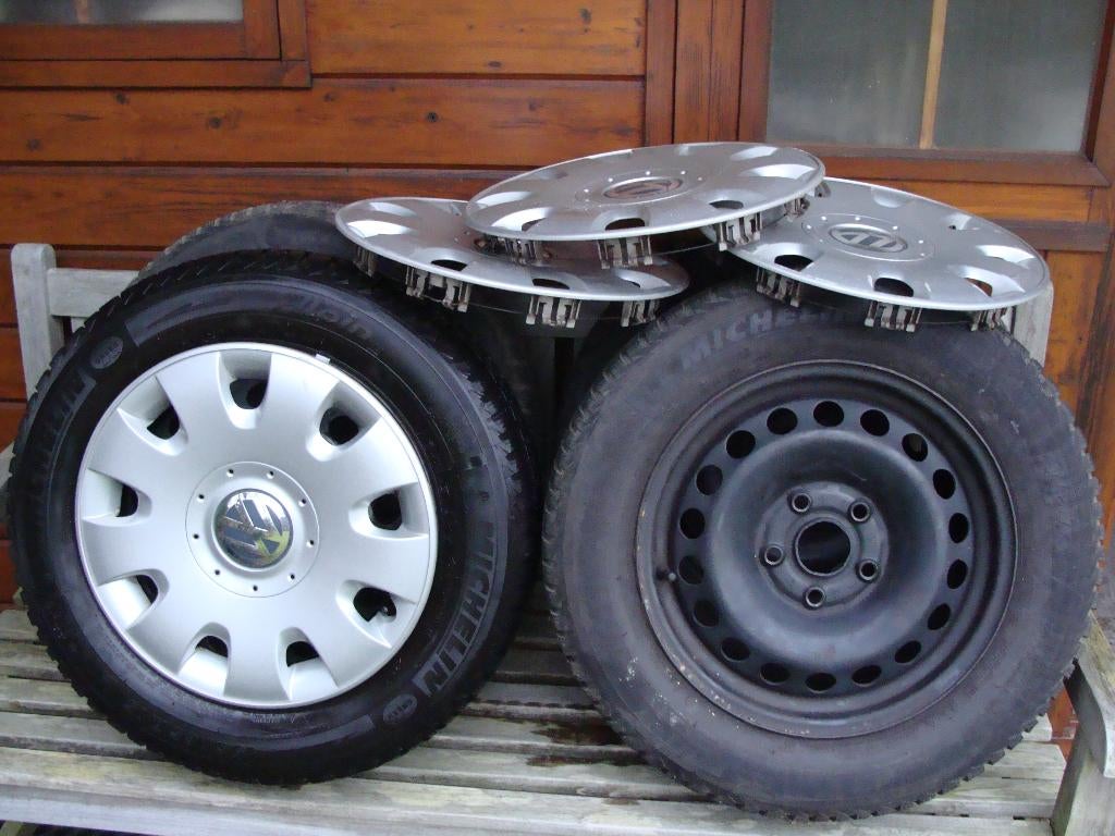 WINTERBANDEN OP VELG VOOR VW GOLF V, Ophalen, Gebruikt, 15 inch, Banden en Velgen