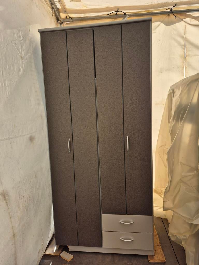 Kleine kleerkast, Ophalen