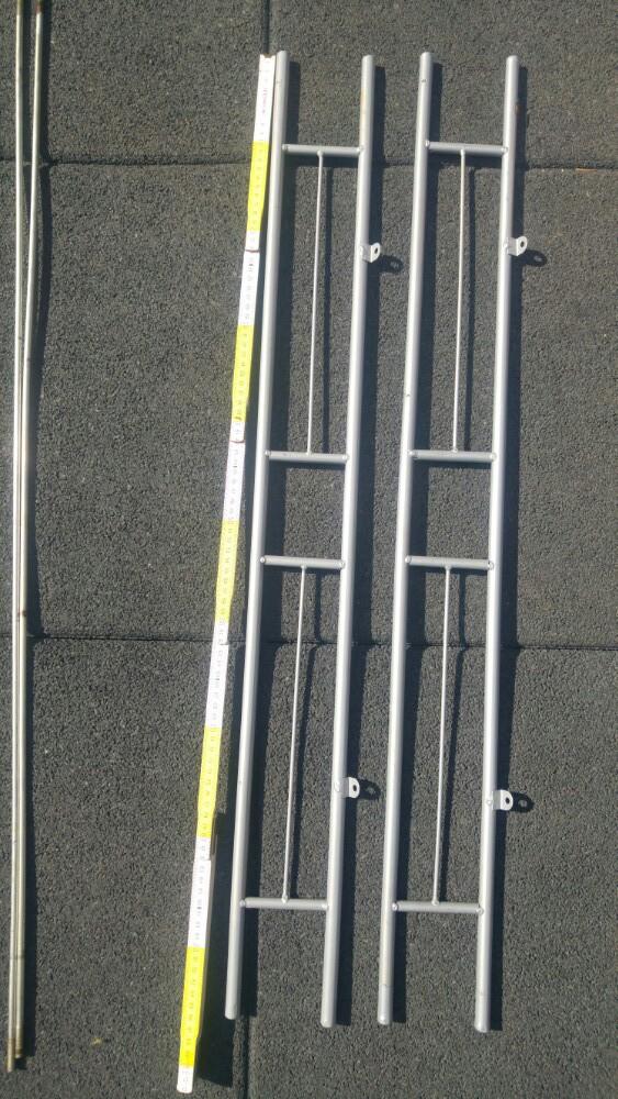 2 Grilles en metal grises avec fixations 95 cm x 10cm, Bricolage & Construction, Enlèvement ou Envoi, Comme neuf