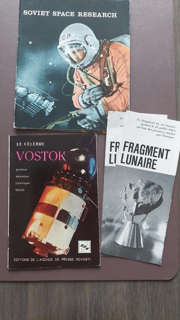 Ruimtevaart. Boekjes Vostok,Soviet Space research, Ophalen of Verzenden, Zo goed als nieuw