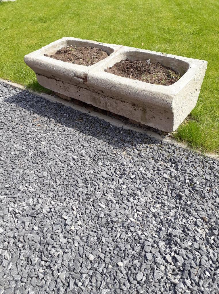 paardenbak  in beton, Ophalen, Gebruikt, Steen, Balkon