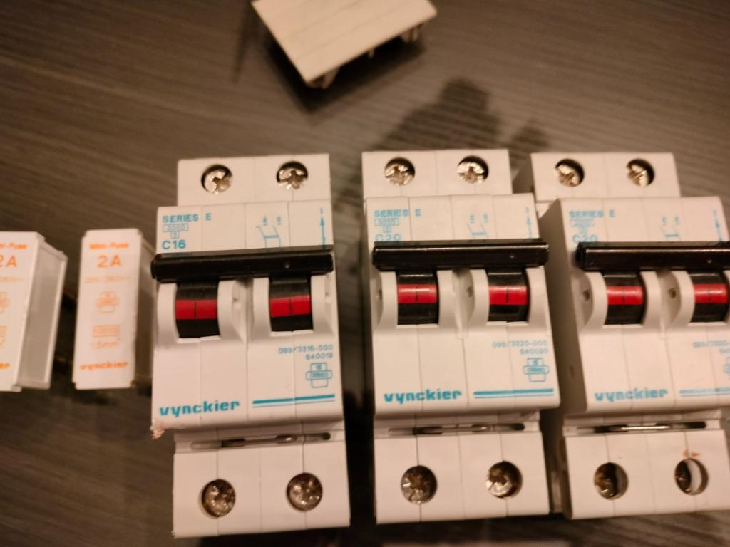 Vynckier zekeringen C16, Ophalen, Gebruikt