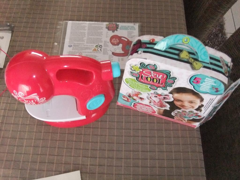 mini naaimachine, Hobby en Vrije tijd, Ophalen of Verzenden, Zo goed als nieuw, Naaimachine