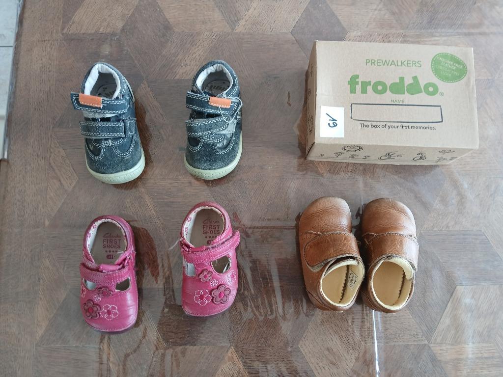 Lot de 3 paires de chaussures enfant taille 19, Enfants & Bébés, Garçon ou Fille, Enlèvement ou Envoi, Utilisé, Chaussures