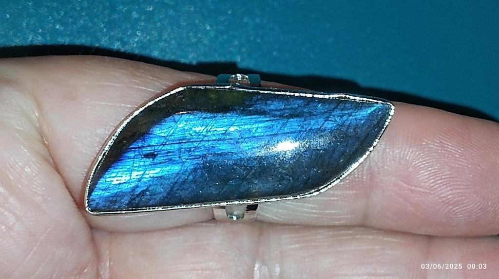 Deux bagues réglables avec labradorite, Bijoux, Sacs & Beauté, Bagues, Neuf, Enlèvement ou Envoi, Violet, Argent