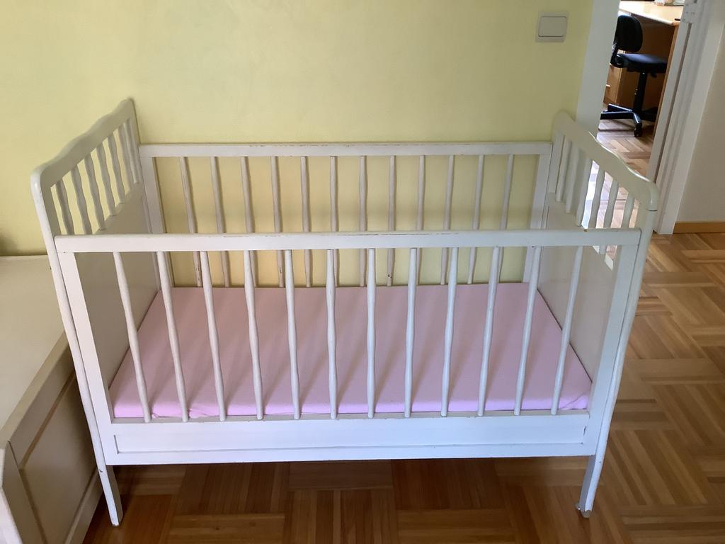 Babybedje met  matrasje ( 120x60cm )ophalen mogelijk Hamme, Enlèvement, Utilisé, Lit