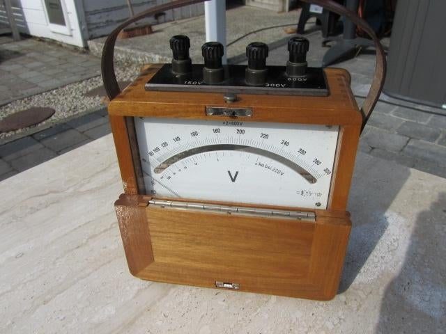 Antieke voltmeter in prachtige originele staat !, Doe-het-zelf en Bouw, Meetapparatuur, Ophalen of Verzenden, Zo goed als nieuw