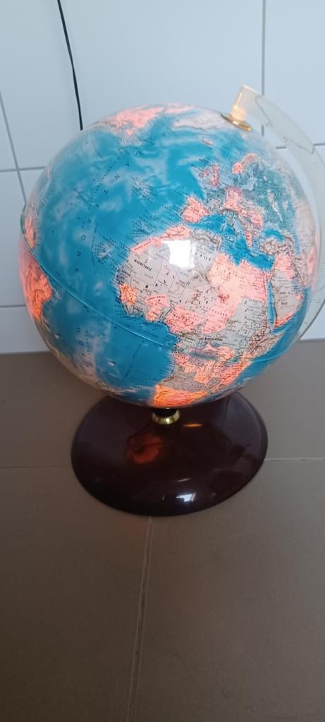 Vintage wereldbol met verlichting, Huis en Inrichting, Woonaccessoires | Wereldbollen, Ophalen, Zo goed als nieuw
