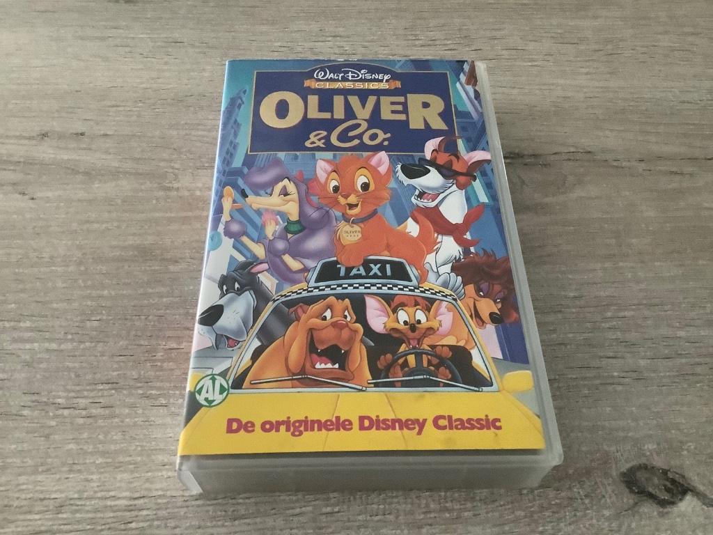 Vidéo VHS de Walt Disney Oliver & Co (1988), Enlèvement ou Envoi, Dessin animé, Tous les âges, Comme neuf