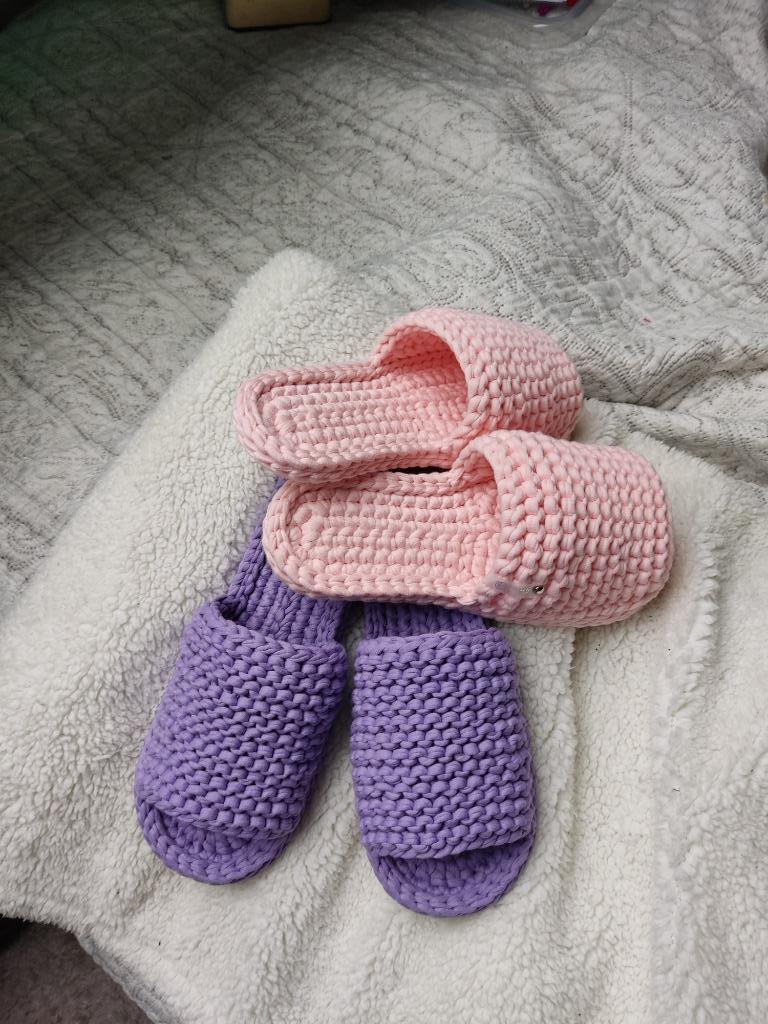 Chaussons faits à la main., Neuf, Enlèvement ou Envoi, Rose, Pantoufles