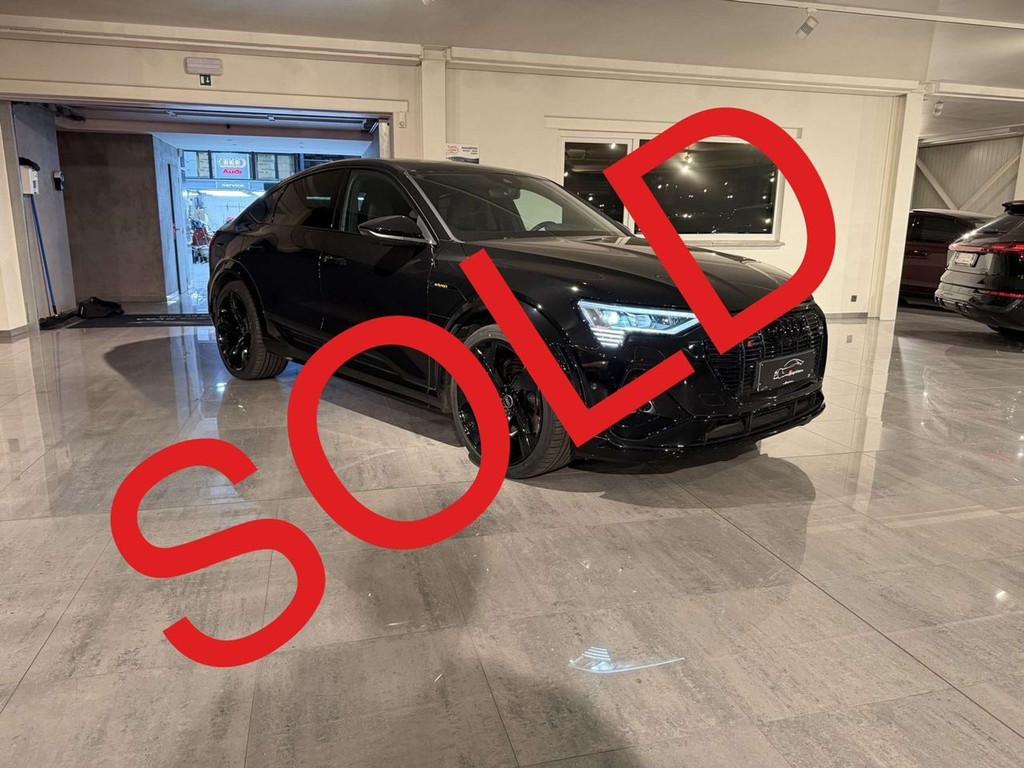 Audi SQ8 e-tron SOLD BIJ GARAGE VRIENS YVES BV! (bj 2022), Auto's, Audi, Automaat, Gebruikt, Zwart, Elektrisch