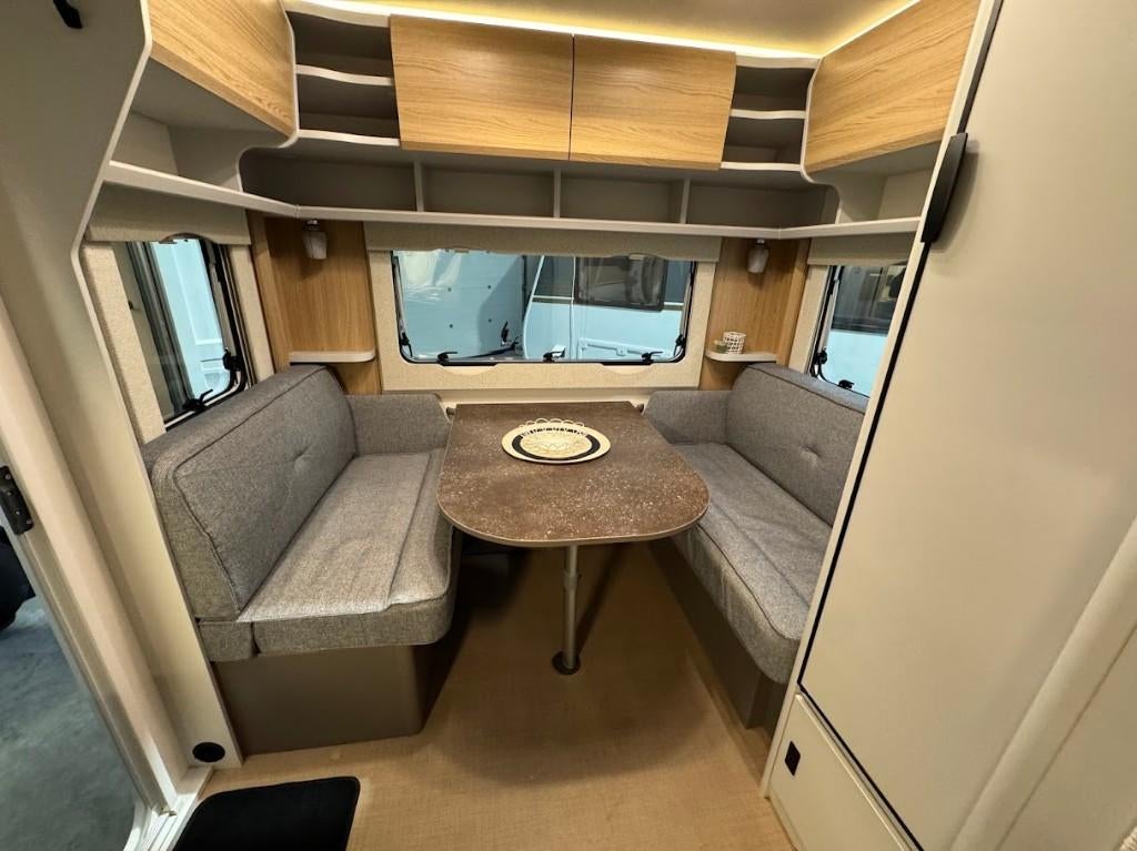 Lits jumeaux Burstner B66 490 TL, Jusqu'à 4, 6 à 7 mètres, Entreprise, Bürstner