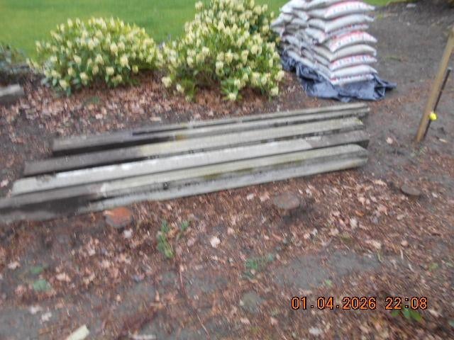 betonpalen met gleuf voor schutting, Ophalen, Gebruikt, 180 tot 250 cm, Palen