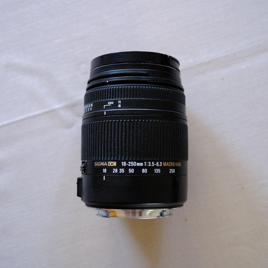 Objectif Sigma DC 18-250 1:3,5-6,3 Macro HSM, TV, Hi-fi & Vidéo, Sans zoom optique, Autres Marques, Comme neuf, Enlèvement