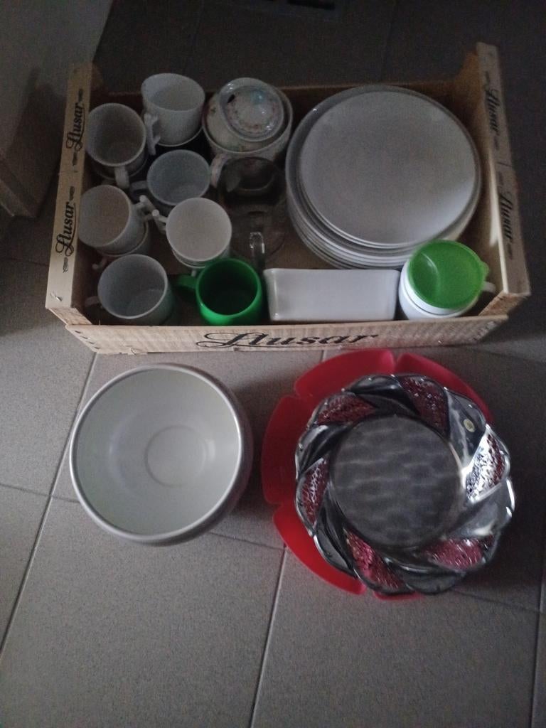 Door kastopruiming gratis op te halen, Huis en Inrichting, Ophalen, Bord(en)