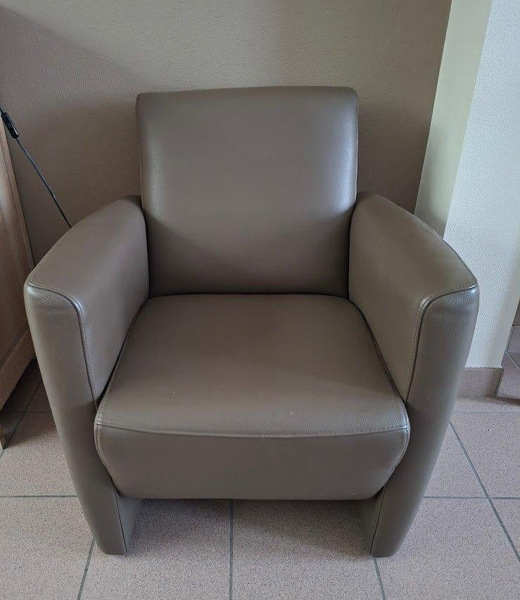 Stijlvolle clubzetel / fauteuil in volledig leder – taupe, Ophalen, Minder dan 75 cm, Leer, Zo goed als nieuw